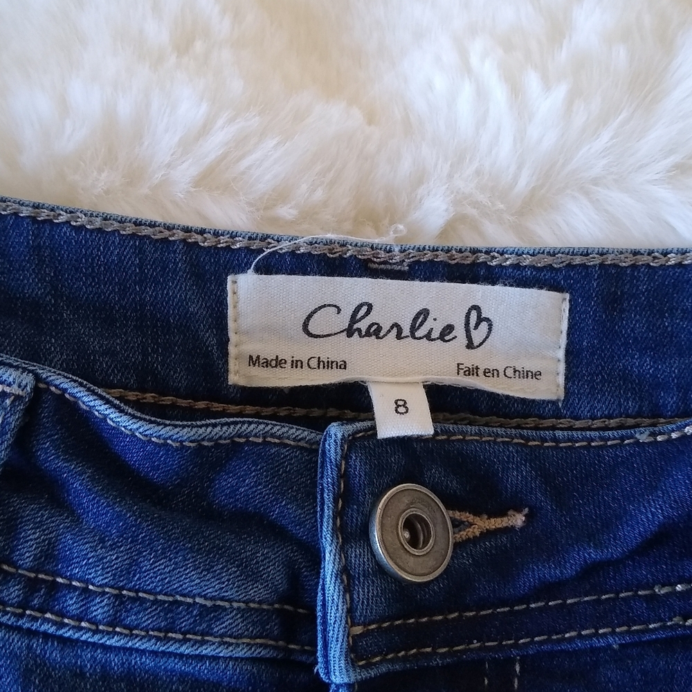 Charlie B Frayed Hem Jeans - NWT - Picture 3 of 4